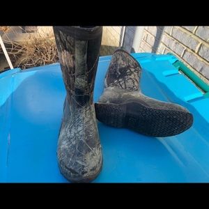 Kids muck boots. Good condition.